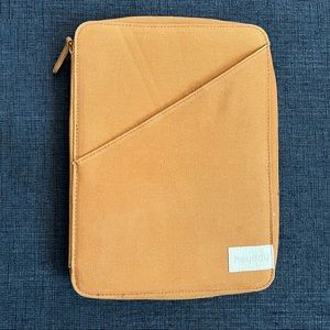 Heyday zippered tech carrier case with pockets